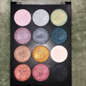 Eyeshadow palette